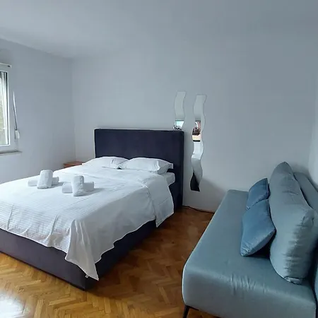 Mari Apartment *